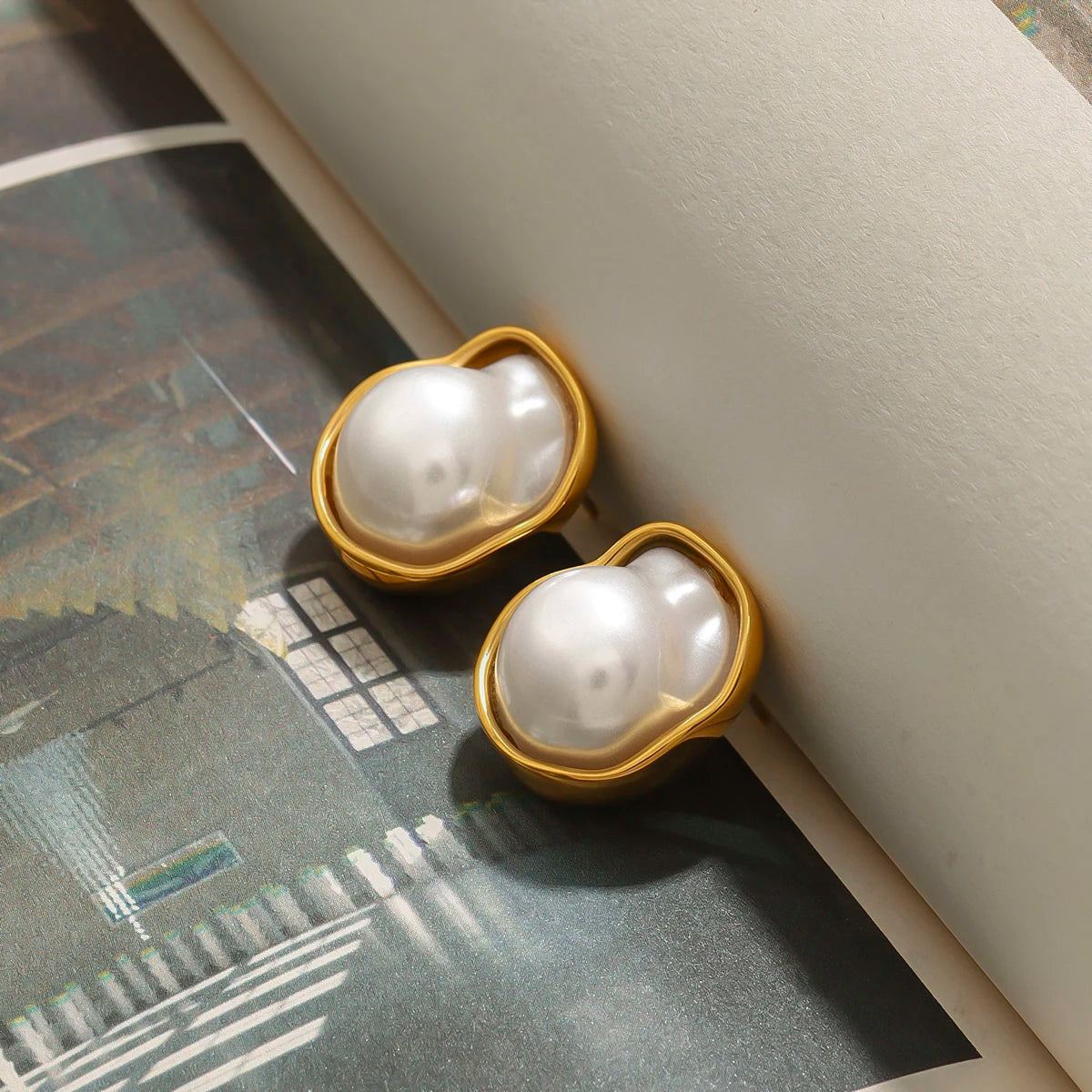 J&D Ladies 18K Gold Stainless Steel Resin High Bright Shell Pearl Shaped Stud Earrings Elegant Style