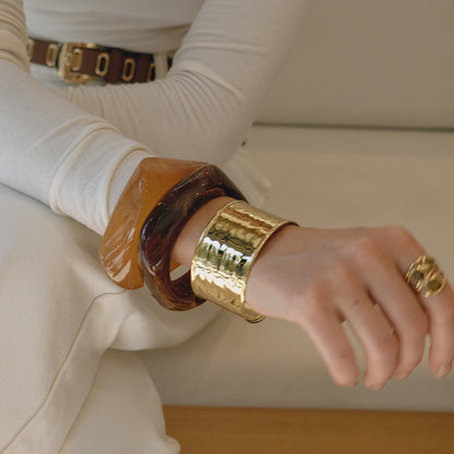 J&D 18K Gold Plate Stainless Steel Bracelet Vintage Winter Sfumato Brown Chocolate Resin Cuff Bangle