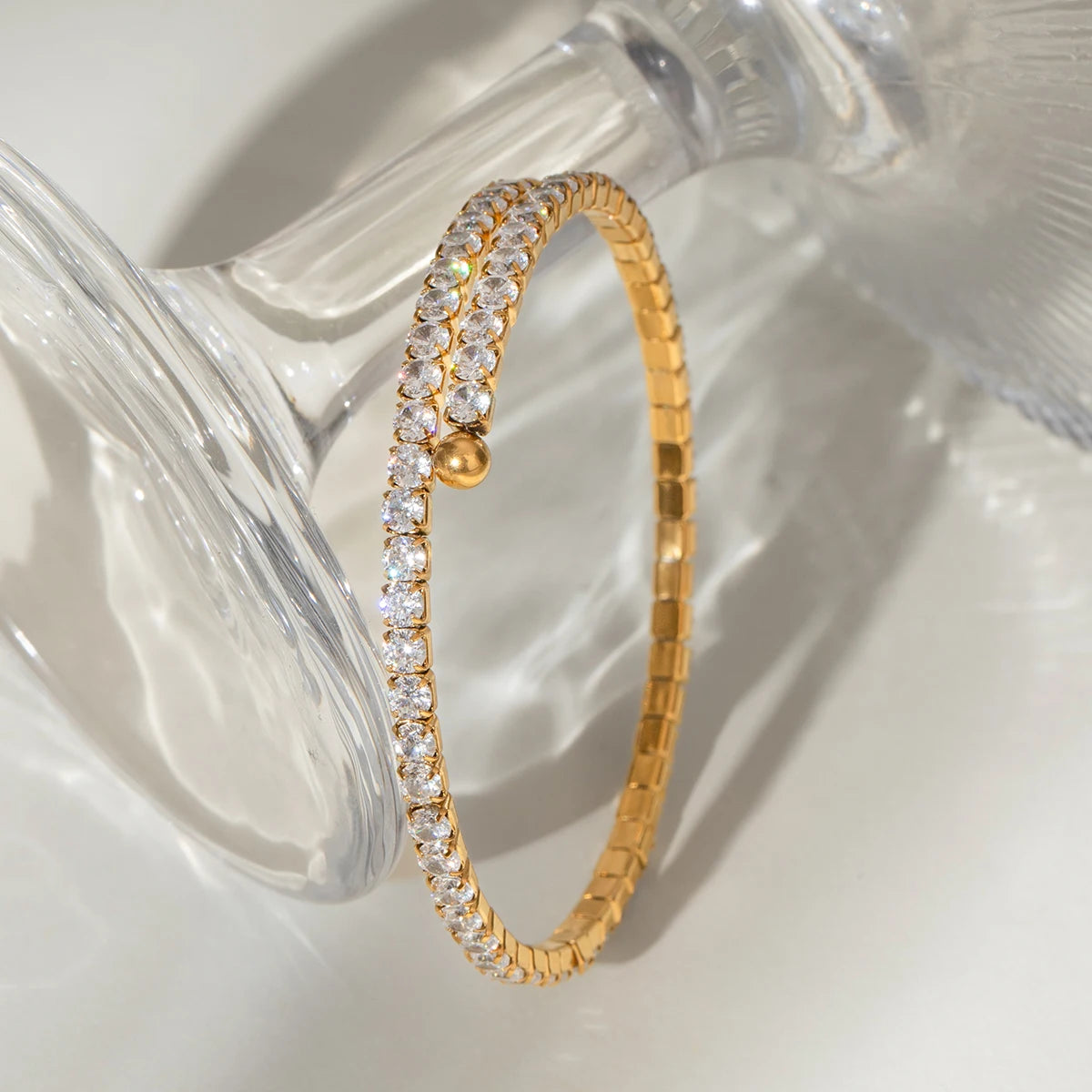 J&D 18k Gold Stainless Steel White Zircon Full Zircon Bracelet Glamorous Sparkling Finish Fashionable Bangles