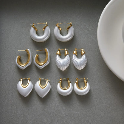 J&D Elegant Classic 18k Gold Stainless Steel Chunky Thread Horseshoe Valentine White Resin Pearl Hoop Earrings