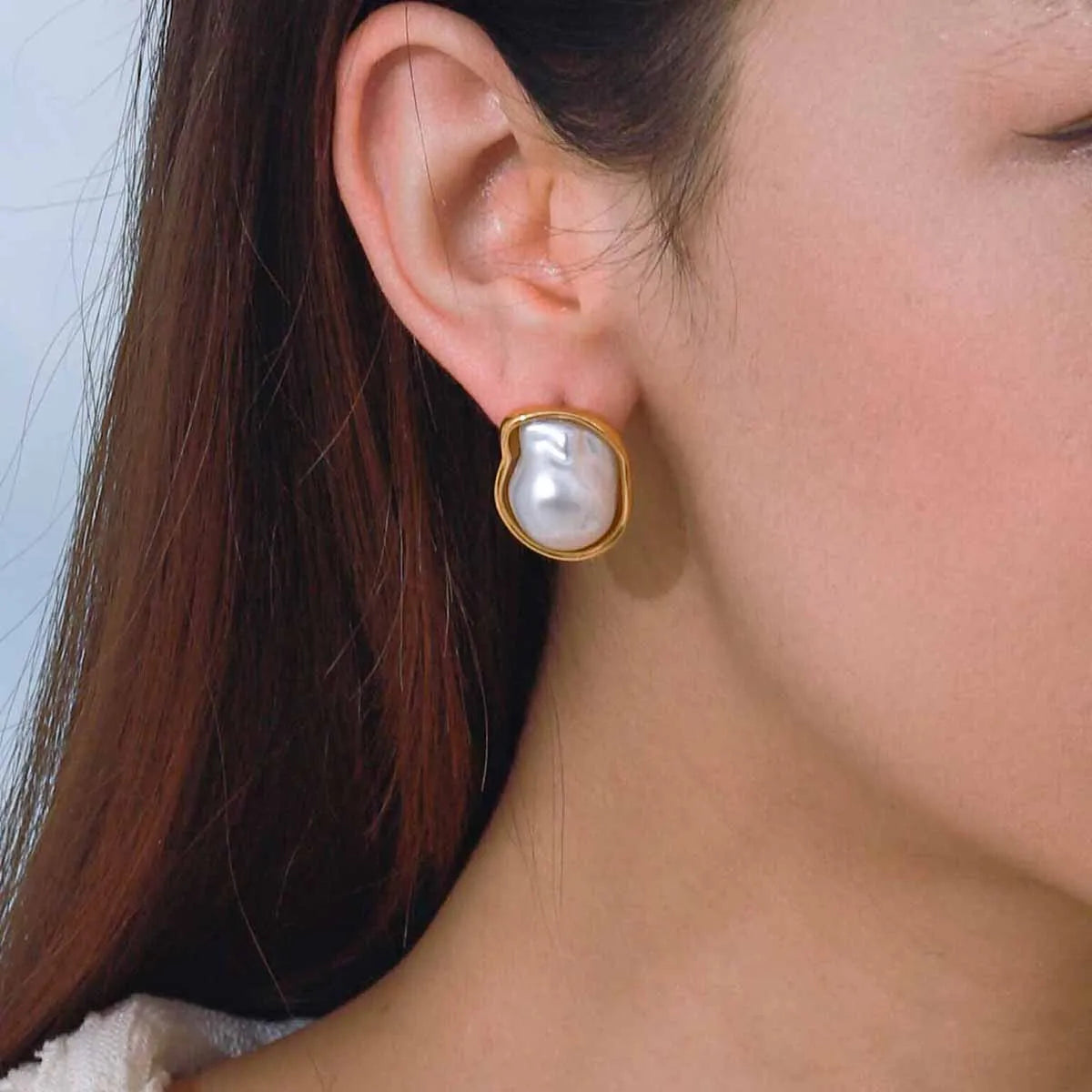 J&D Ladies 18K Gold Stainless Steel Resin High Bright Shell Pearl Shaped Stud Earrings Elegant Style