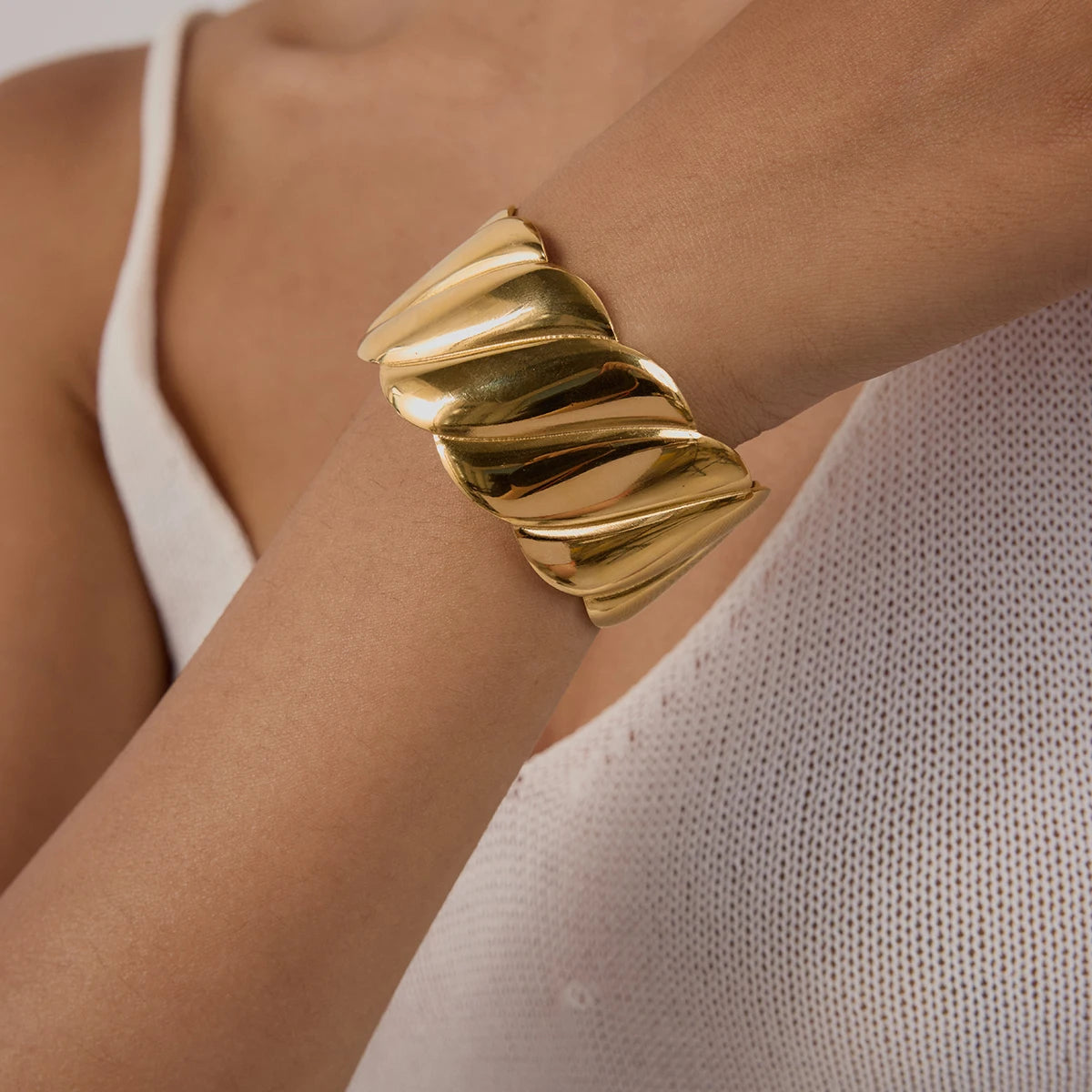J&D Stackable Jewelry Chunky Bangle 18K Gold PVD Plated Starfish Textured Cuff Bracelet with Glass Pearl for Fashion Women