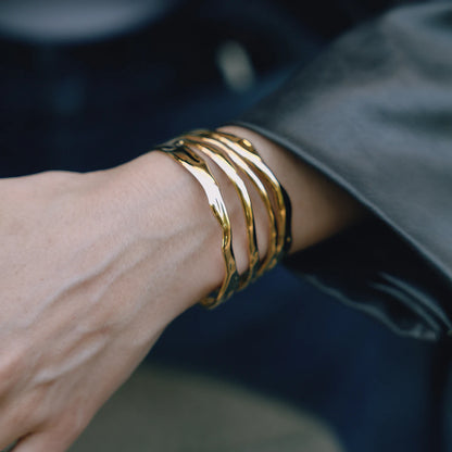 J&D Fashion 18K Gold Plated Stainless Steel Bangle Zircon Wave Twist Layer High Polished Bangles Stacking Rings