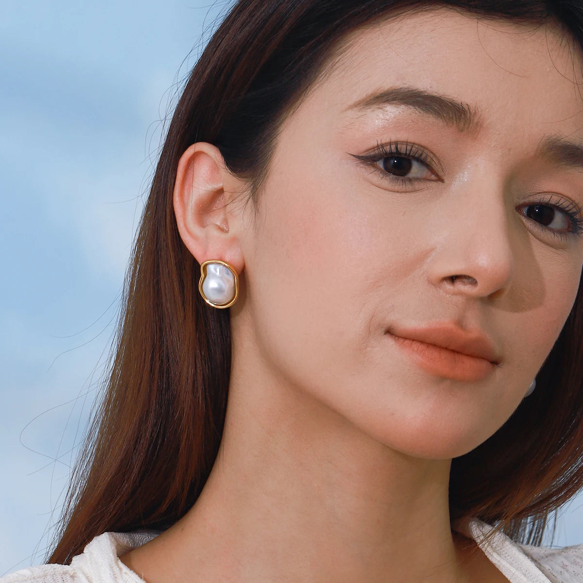 J&D Ladies 18K Gold Stainless Steel Resin High Bright Shell Pearl Shaped Stud Earrings Elegant Style