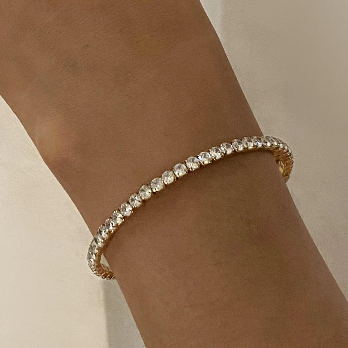 J&D 18k Gold Stainless Steel White Zircon Full Zircon Bracelet Glamorous Sparkling Finish Fashionable Bangles