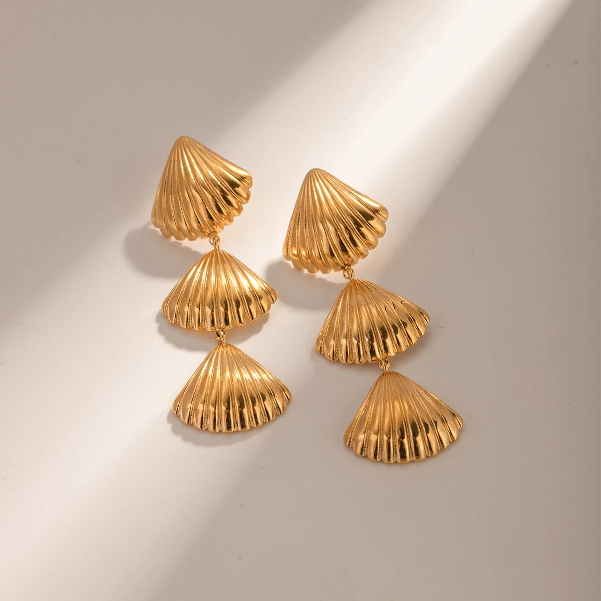 J&D Summer Design Stainless Steel 18K Gold Earrings Textured Shell Starfish Stud Earrings Rings Set