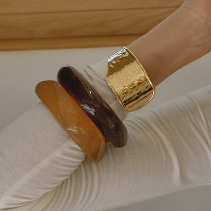 J&D 18K Gold Plate Stainless Steel Bracelet Vintage Winter Sfumato Brown Chocolate Resin Cuff Bangle