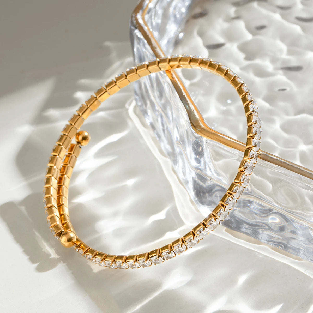 J&D 18k Gold Stainless Steel White Zircon Full Zircon Bracelet Glamorous Sparkling Finish Fashionable Bangles