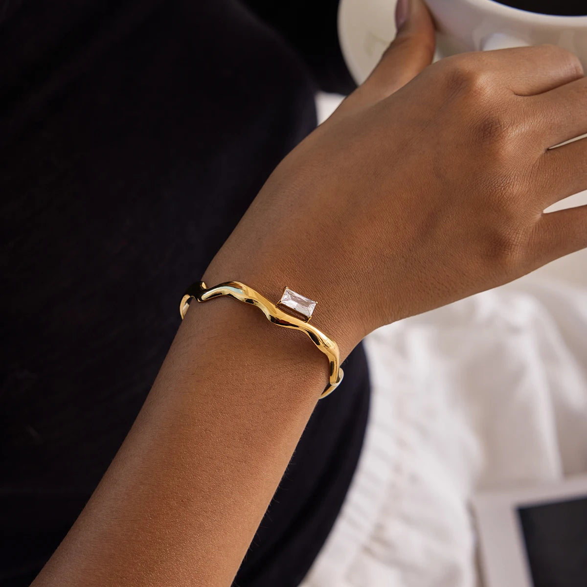 J&D Classic CZ Bracelet 18k Gold Plated Stainless Steel Fashion Wave Zirconia Bracelet Rhinestone OT Buckle Toggle Bracelet