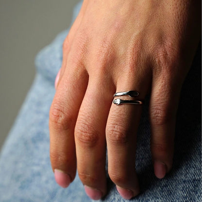 HUG HANDS RING